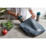 Milieuvriendelijke verzegelde tas voor jouw lunchbox Black+Blum 6,7L kleur grijs sfeer weergave 3
