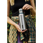 Thermosfles van roestvrij staal met handvat Black+Blum 500ml kleur turkoois sfeer weergave 2
