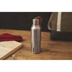 Thermosfles van roestvrij staal met handvat Black+Blum 500ml sfeer weergave 4