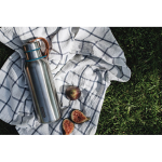 Thermosfles van roestvrij staal met handvat Black+Blum 750ml kleur turkoois sfeer weergave 3