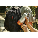 Grote thermosfles van roestvrij staal Black+Blum 850ml kleur oranje sfeer weergave 3