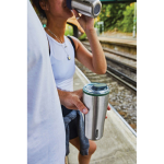 Thermosbeker van rvs met lekvrije sluiting Black+Blum 600ml kleur olijfgroen sfeer weergave