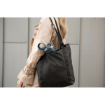 Milieuvriendelijke tote bag met elegant design en handvat kleur zwart sfeer weergave 2