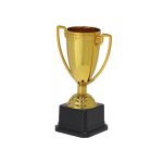 Gouden trofee met handvatten aan de zijkanten op een zwarte basis