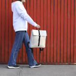Zacht aanvoelende rugzak met gesp en trolleyband, 14 inch kleur beige sfeerweergave