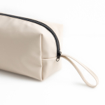 Toilettas van synthetisch leer met hoofdvak met ritssluiting kleur beige