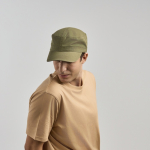 Militaire pet met halfgebogen rand van ecologisch katoen 280 g/m²