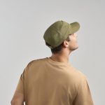 Militaire pet met halfgebogen rand van ecologisch katoen 280 g/m²