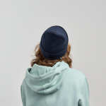 Dubbelgelaagde muts van gerecycled polyester met patch