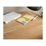 Kleefnotities met papiertjes in verschillende maten en kleuren vierde weergave