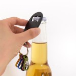Sleutelhanger met opener en 5 haakjes om sleutels aan te hangen kleur zwart vierde weergave