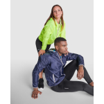 Windjack met capuchon en opvouwbaar achtervak 60 g/m² kleur koningsblauw derde gebruiksweergave