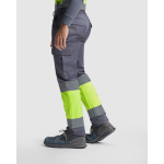 Winter werkbroek met hoge zichtbaarheid 240 g/m² Roly Soan kleur taupe grijs vijfde gebruiksweergave