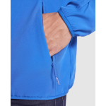 Softshell jas met afneembare capuchon en ritszakken kleur rood detailweergave 2