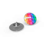 Kleine rechthoekige metalen pin met bolle afwerking en stevige sluiting