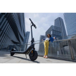 Opvouwbare elektrische step met voorvering en dubbele rem kleur zwart