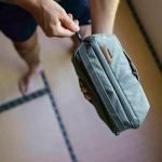 Grote waterdichte Peak Design toilettas van nylon met haak kleur donkergroen