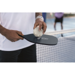 Pickleballset met 2 rackets en 1 bal in meshzak kleur marineblauw sfeervolle hoofdweergave