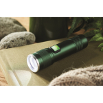 Uitschuifbare zaklamp van gerecycled aluminium, 3 lichtstanden en zoom kleur donkergroen sfeervolle weergave