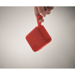 Kleine draadloze luidspreker met handvat om makkelijk dragen kleur rood foto bekijken derde weergave