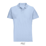 Unisex polo van 100% gekamd katoen met geribbelde kraag en 2 knoopjes kleur pastel blauw