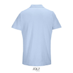 Unisex polo van 100% gekamd katoen met geribbelde kraag en 2 knoopjes kleur pastel blauw achter aanzicht