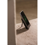 Eco 5‑in‑1 powerbank met oplaadkabels en staander 5.000 mAh kleur zwart sfeer weergave