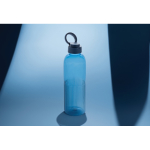 RPET-fles met grip en origineel ribbel design 750 ml kleur marineblauw sfeer weergave