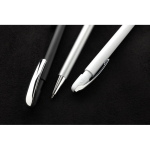Pen van gerecycled plastic met Dokumental® navulling, blauwe inkt kleur zwart sfeer weergave