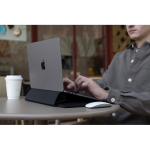 Laptophoes van gerecycled materiaal met 4 cm verstelbare standaard 14” kleur zwart sfeer weergave 2