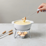 Kaashoutfondue van keramiek met kaarsverhitting 750 ml Boska kleur wit sfeer weergave 3