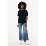 Unisex T‑shirt gerecycled katoen, modern fit 220 g/m² – IQONIQ Nikko kleur zwart weergave met model