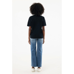 Unisex T‑shirt gerecycled katoen, modern fit 220 g/m² – IQONIQ Nikko kleur zwart vierde weergave met model
