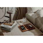 Draadloze eco‑oplader voor bureau met geïntegreerde organizer‑lade kleur bruin sfeer weergave 2