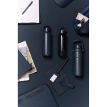 Thermosfles van gerecycled RVS met minimalistisch handvat 600 ml kleur marineblauw sfeer weergave