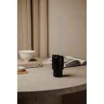 Take-away mok van gerecycled staal met openklapbaar deksel 350 ml kleur zwart sfeer weergave