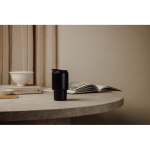 Take-away mok van gerecycled staal met openklapbaar deksel 350 ml kleur zwart sfeer weergave 2
