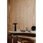 Tafellamp van gerecycled materiaal met warm en wit licht, touch-dimmer kleur zwart sfeer weergave
