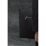 Gerecycleerde laptophoes met elegant design en snelle toegang 16” kleur zwart sfeer weergave 3