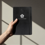Notitieboek A5 van kunstleer met crèmekleurige geruite bladen kleur zwart zesde weergave