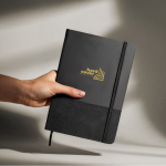 Notitieboek A5 van kunstleer en RPET met crèmekleurige geruite bladen kleur zwart gedetailleerde weergave