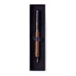 Elegante houten balpen met draaisysteem en blauwe inkt kleur donker hout gedetailleerde weergave 2