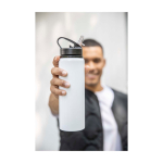 Enkelwandige RVS drinkfles van gerecycled staal 800 ml kleur koningsblauw luxe weergave