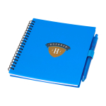 Notitieboek van gerecycled plastic met penhouder en blauwe inktpen kleur blauw weergave tampondruk
