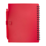 Notitieboek van gerecycled plastic met penhouder en blauwe inktpen kleur rood tweede weergave achterkant