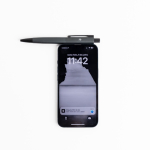 Aluminium pen met zilverkleurige details en blauwe inkt