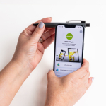 Aluminium pen met zilverkleurige details en blauwe inkt