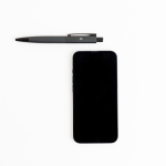 Aluminium pen met zilverkleurige details en blauwe inkt