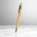 Bamboe pen met touch-tip en metalen details, blauwe inkt kleur lichtgroen