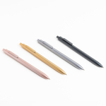 Eco-pen met geïntegreerde clip en reliëfstrepen, zwarte inkt